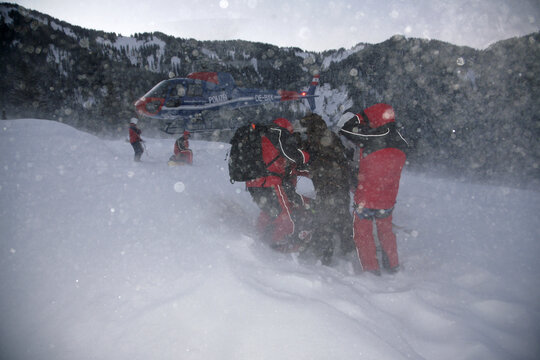 Winter Rescue, Terrestrial and Helicopter