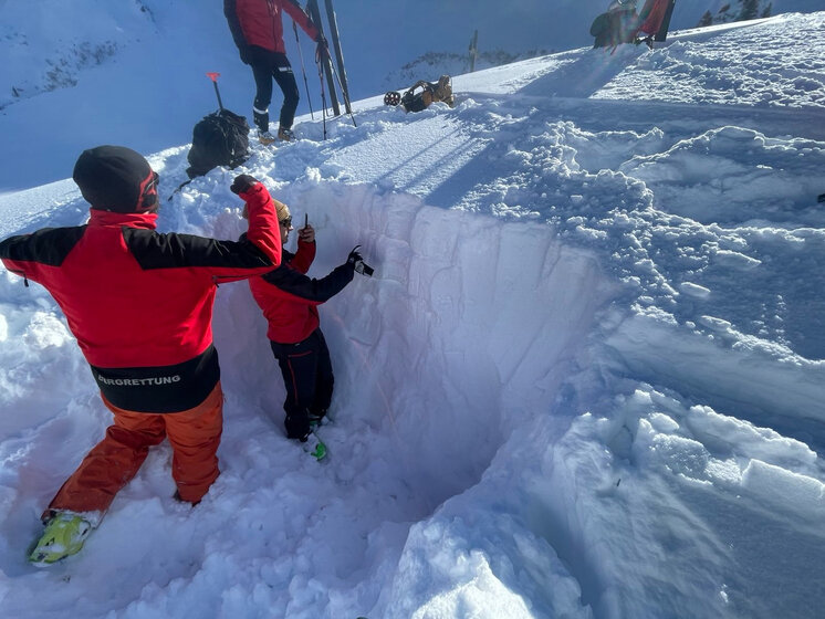 Technical Rescue in Winter Environment