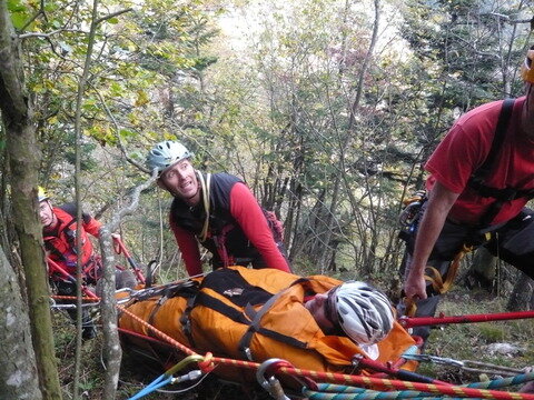 Terrestrial REscue with Strecher - Steilgelaende_Bergung_Trage_1_Anna_Walli